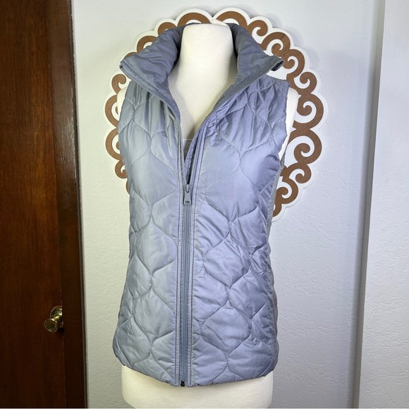 Tahari Sport puffer vest - Picture 3 of 11